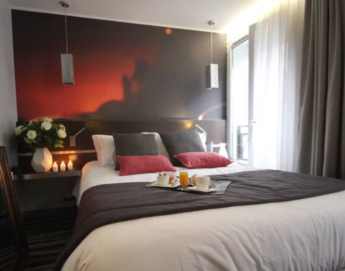 Hôtel Lumières : Hotel near Saint-Denis