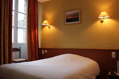 Inter Hotel Hostellerie de l'Europe : Hotel near Issepts