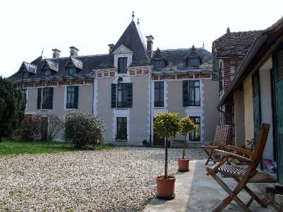 Château Le Barreau : Bed and Breakfast near Courtaoult