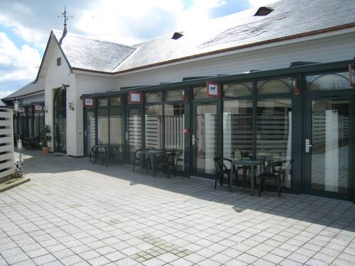 Hôtel Le Manoir aux Vaches : Hotel near Saint-Arnoult