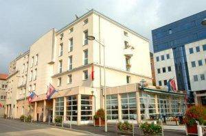 Inter-Hotel Central Parc : Hotel near Thoirette