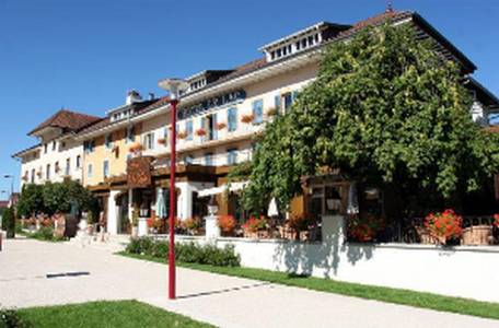 Hôtel-Restaurant Le Lac : Hotel near Renédale