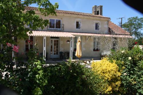 Chambres D'Hotes Les Près Verts : Bed and Breakfast near Rouffignac