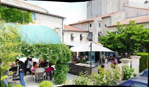Logis Hostellerie de l'Abbaye : Hotel near Romazières