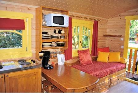 Les Roulottes du Petit Gouffre de Padirac : Guest accommodation near Cahus