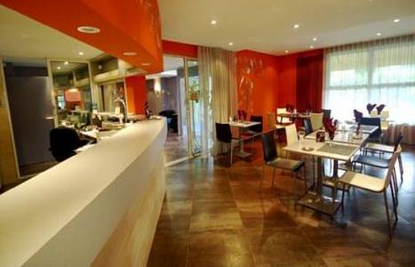 Hôtel-Restaurant Le Luron : Hotel near Mollans