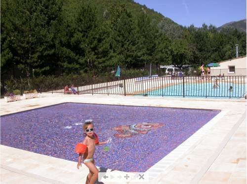 Camping Les Eaux Chaudes : Resort near La Robine-sur-Galabre