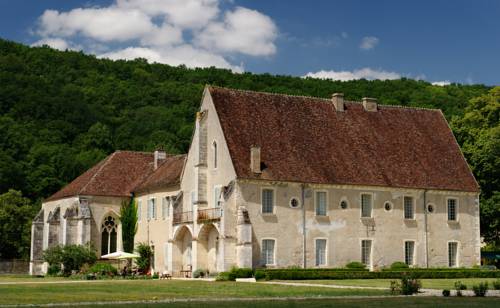 Abbaye de Reigny : Bed and Breakfast near Arcy-sur-Cure