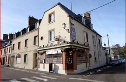 Hôtel du Cygne : Hotel near La Ferté-Frênel