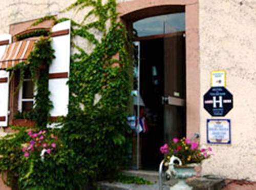 Hotel Restaurant Le Val d'Aron : Hotel near Montambert