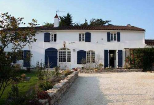 La Claverie : Bed and Breakfast near Nalliers