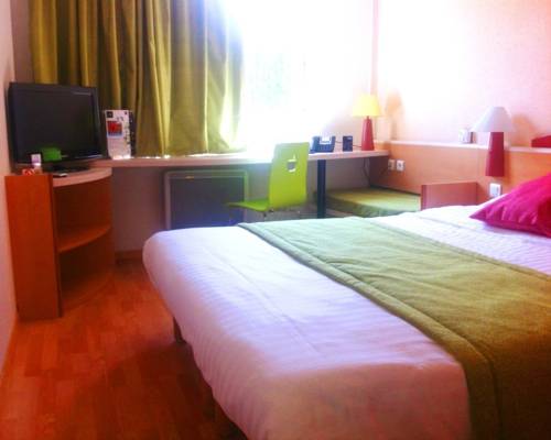 Sweet Home : Hotel near Groslée