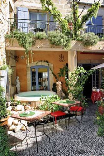 Maison d'Hôtes Douce France : Bed and Breakfast near Saint-Pierre-de-Mézoargues