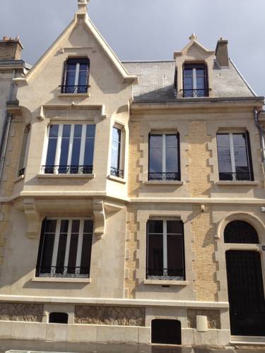 La Villa 1901 : Bed and Breakfast near Belleau