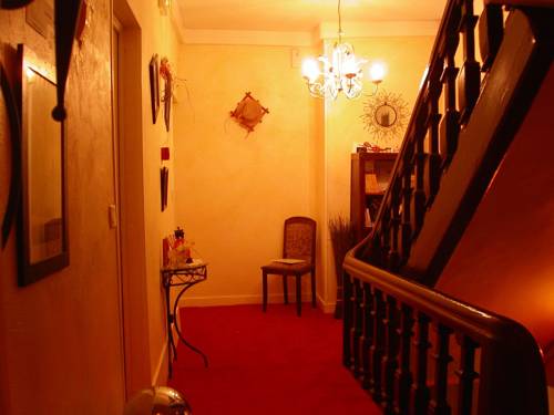 Hôtel le Dauphin : Hotel near La Ferté-Frênel