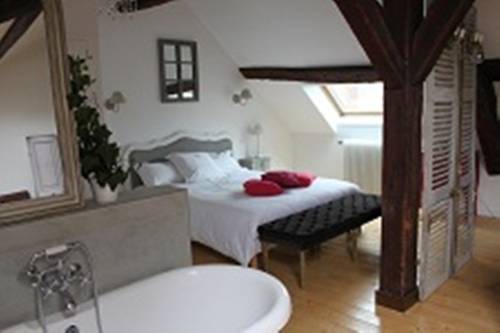 Les Logis d'Orléans Chambres d'Hôtes : Bed and Breakfast near Saint-Pryvé-Saint-Mesmin