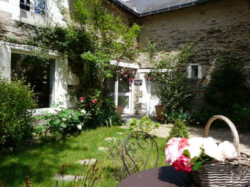 Le Chai de Clabeau : Bed and Breakfast near Saint-Aubin-de-Luigné