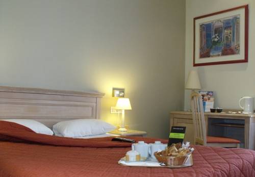 Hôtel aux Sacres : Hotel near Marne