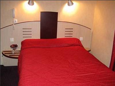 Hotel Le Vincennes : Hotel near Nesmy