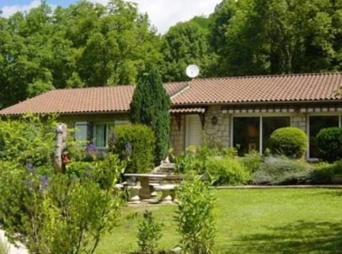 Maison Cancela : Bed and Breakfast near Albiès