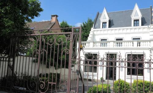 Le Logis Béthunois : Hotel near Pas-de-Calais
