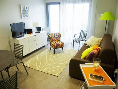 Apartment Royan centre-ville : appartement confortable et moderne - a deux pas de la plage et des commerces. : Apartment near Médis