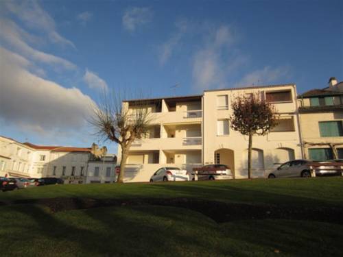 Apartment St georges de didonne, appartement belle vue mer, acces direct plage : Apartment near Talmont-sur-Gironde