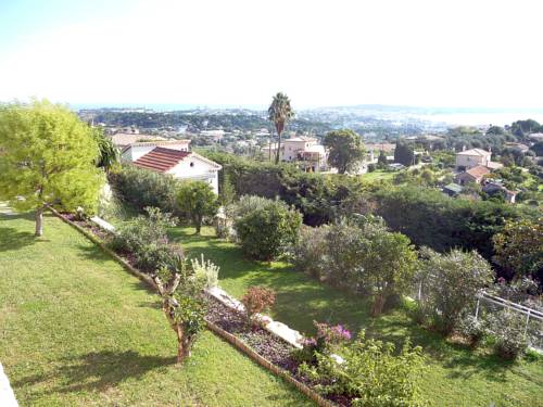 Villa La Buissonière : Guest accommodation near Vallauris