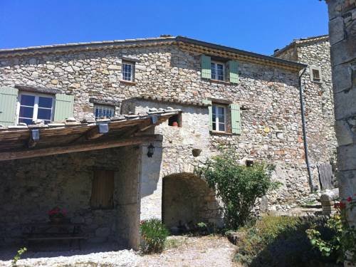 Holiday Home : Guest accommodation near Le Poët-Sigillat