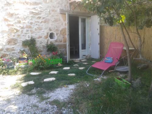 Ancienne Bergerie Proche Aix en Provence : Guest accommodation near Puyloubier