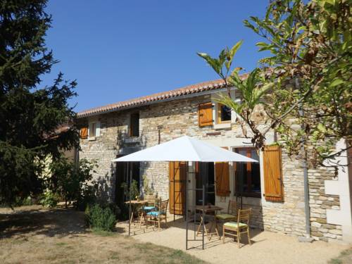 Holiday home Frontenay Sur Dive : Guest accommodation near Thénezay