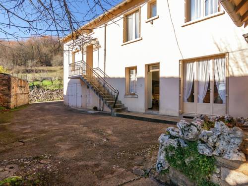 Chasteaux : Guest accommodation near Chartrier-Ferrière