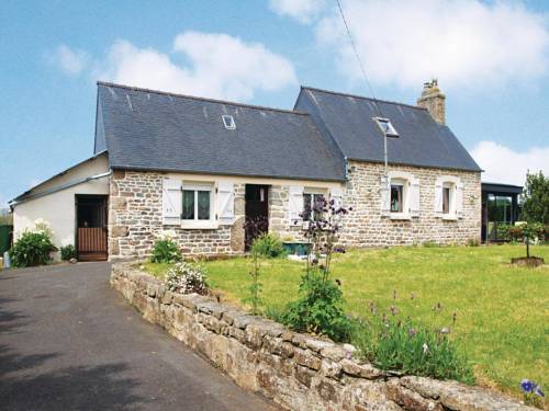 Two-Bedroom Holiday home Ploumilliau 0 06 : Guest accommodation near Saint-Michel-en-Grève