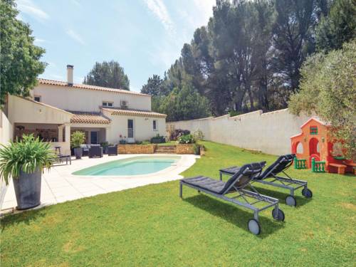 Holiday home Saint-Chamas with Outdoor Swimming Pool 420 : Guest accommodation near Lançon-Provence