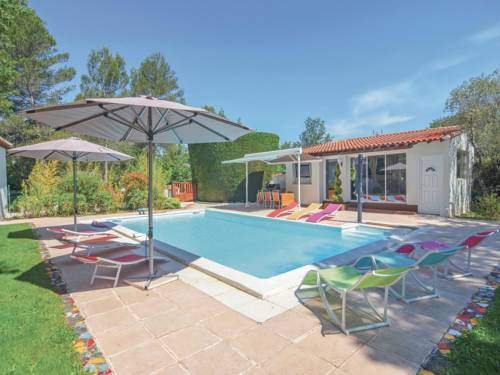 Six-Bedroom Holiday home Trets 0 09 : Guest accommodation near Nans-les-Pins
