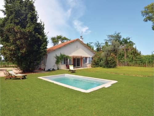 Four-Bedroom Holiday Home in Le Sambuc : Guest accommodation near Port-Saint-Louis-du-Rhône