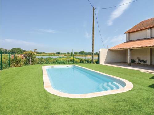 Two-Bedroom Holiday Home in Le Sambuc : Guest accommodation near Port-Saint-Louis-du-Rhône