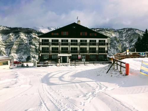 Chalet Sainte Anne/ La Pourvoirie : Hotel near Meyronnes