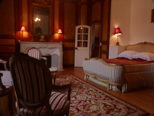 Chateau de la Grand Maison : Bed and Breakfast near Le Gué-de-la-Chaîne