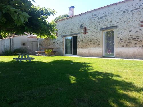 Les Gîtes au Soleil Levant : Guest accommodation near Le Champ-Saint-Père