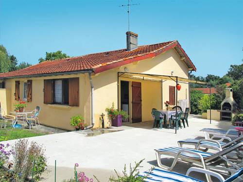 Château Pontac-Gadet 100S : Guest accommodation near Saint-Vivien-de-Médoc