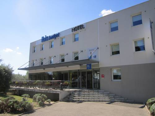 ibis budget Pertuis : Hotel near La Bastidonne