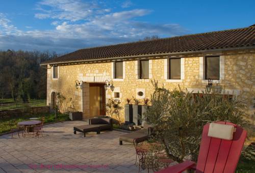 Gîtes Les Deux Abbesses en Vert : Guest accommodation near Blanzaguet-Saint-Cybard