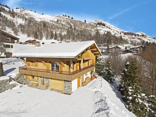 Chalet Joubarbe : Guest accommodation near Le Petit-Bornand-les-Glières