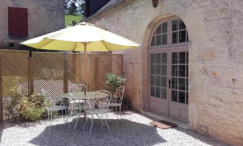 Le Manoir de Mouney : Guest accommodation near Saint-Amand-de-Coly