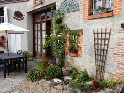 Holiday home Rue du Deversoir : Guest accommodation near La Chapelle-Saint-Martin-en-Plaine
