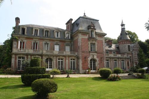 Château de Bertreville : Bed and Breakfast near Les Cent-Acres