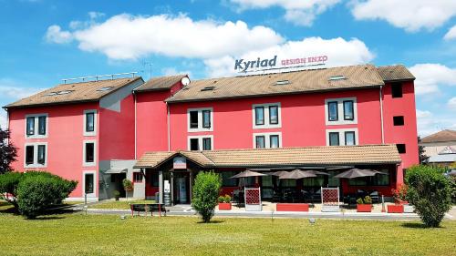 Kyriad Design Enzo Cannes-Écluse : Hotel near Sens
