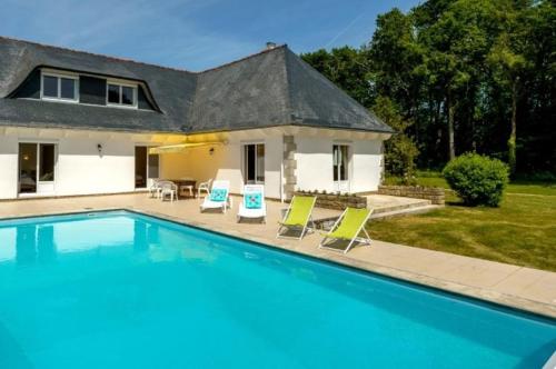 Villa Rue Yves Trichard : Guest accommodation near Rosporden