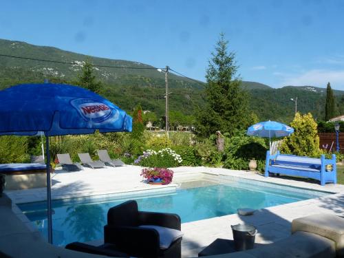 Les Bambous B&B : Bed and Breakfast near Revest-les-Roches